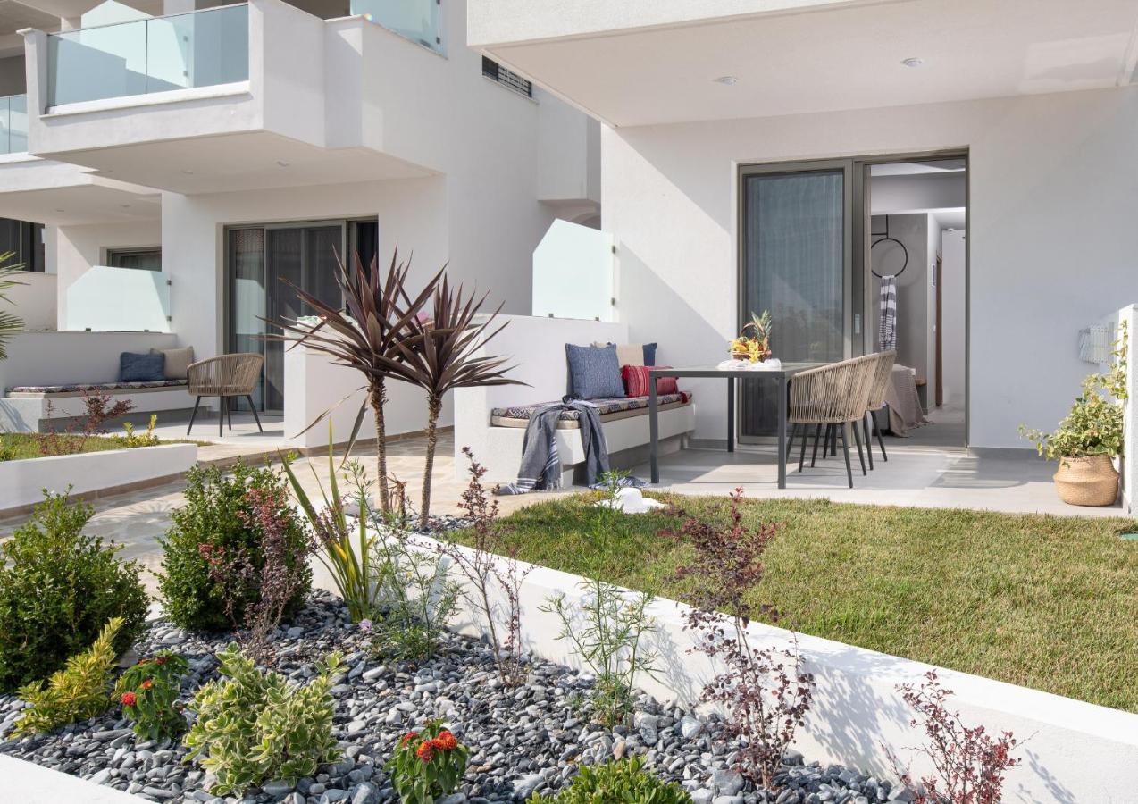 Twins Yard Apartment Nikiti  Exterior photo